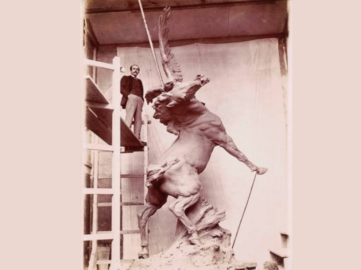 Louis de Monard dans son atelier de Bois-le-Roi, rue de la Presche, en 1906