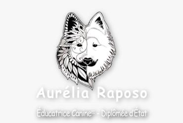 Tête de chien divisé en deux parties. Une partie en arabesque et une partie normale