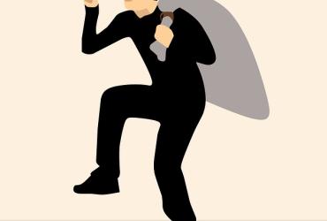 Cambrioleur vêtu de noir